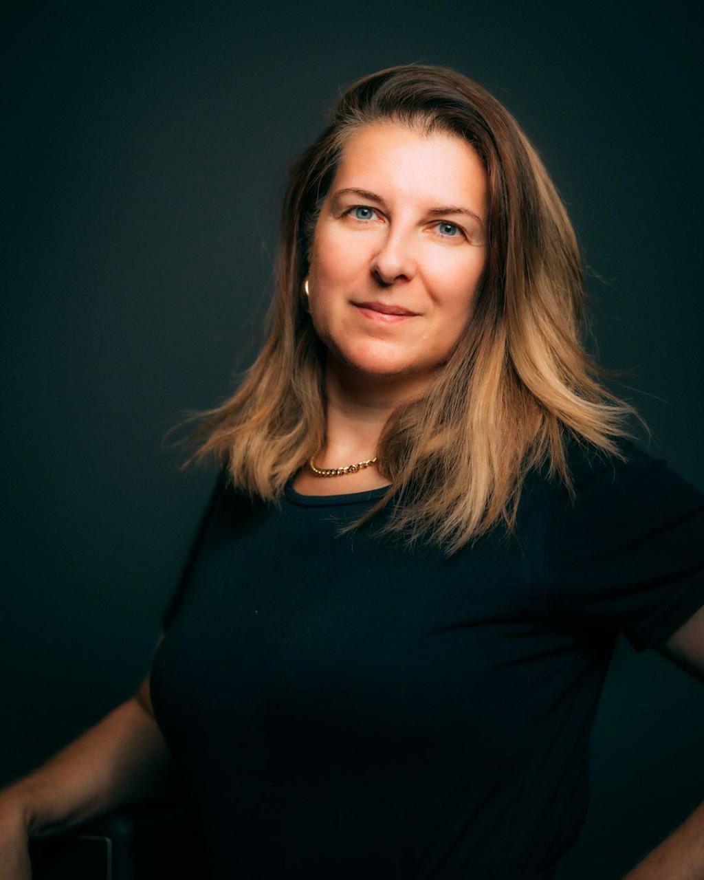 Foto de Adriana, fundadora do Sucesso 50+